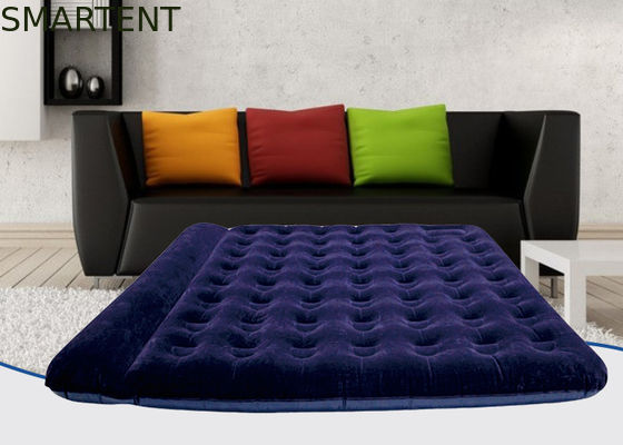 Besorgen Faltbares PVC-beflockte Luft-Bett Luft-Bett-dunkelblaues doppeltes aufblasbares Matratze-eingebautes Kissen Online-Herstellung