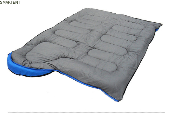 215*78cm Doppelfarbe Außenwasserdicht 190T Polyester Hohlfaserfüllung Klassisch Zwei Personen in einem Schlafsack fournisseur