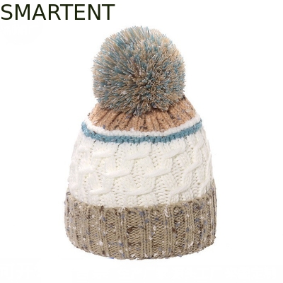 Customized Eco-Friendly Accessoires RPET Strick-Beanie-Hut mit Pompon-Unterstützung OEM-Service und Fair Trade zugelassen fournisseur