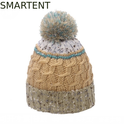 Customized Eco-Friendly Accessoires RPET Strick-Beanie-Hut mit Pompon-Unterstützung OEM-Service und Fair Trade zugelassen fournisseur